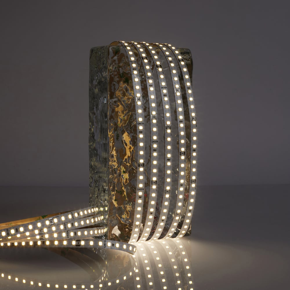 Изображение товара Светодиодная лента LEDS POWER 2835, 128/м, 12В,т/м, 24В, нейтральная, серия ПРО140 005171