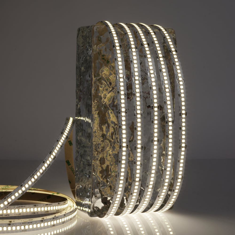 Изображение товара Светодиодная лента LEDS POWER 2835 240/м 24В холодный белый, серия ПРО140