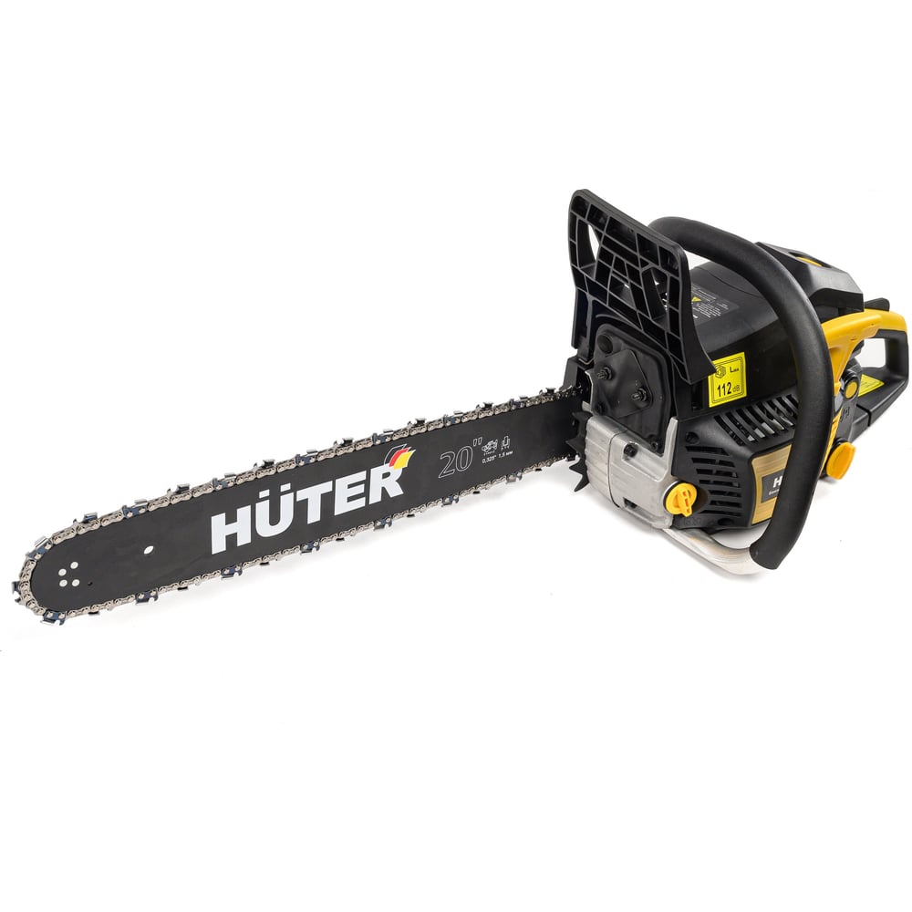 Бензопила HUTER BS-VI7 пригодится для продольного и поперечного распила древесины, валки деревьев, спиливания веток, а также заготовки дров.Длинная шина 50,5 см делает ее максимально удобной для распиловки бревен, а мощный двигатель 3,8 л.с. – для больших объемов работ с деревом любой породы.Двухтактный двигатель работает на 92 бензине. Перед заливкой в бак его нужно смешать со специальным моторным маслом 2T. В комплекте с пилой поставляется специальная емкость с отметками, что упрощает процесс подготовки к работе.Особенности модели HUTER BS-VI7 :Автоматическая смазка цепи позволяет предотвратить перегрев рабочих элементов, что существенно продлевает их срок службы. В боковой части корпуса есть специальный резервуар объемом 260 мл, который необходимо заполнять маслом для смазки.Антивибрационная система состоит из трех специальных демпфирующих втулок, способных гасить колебания. Работа становится более комфортной.Устройство оснащено системой плавного пуска.Тормоз цепи защищает от травм при внезапном отскоке пилы во время работы.Механизм регулировки натяжения пилы расположен в боковой части корпуса. Что обеспечивает пользователю простой доступ к регулировке.Цепная пила оснащена синтетическим воздушным фильтром, который легко снять и почистить.Надежный и оборотистый двигатель способен стать отличным помощником в работе с деревом как на приусадебном участке, так и на строительной площадке.