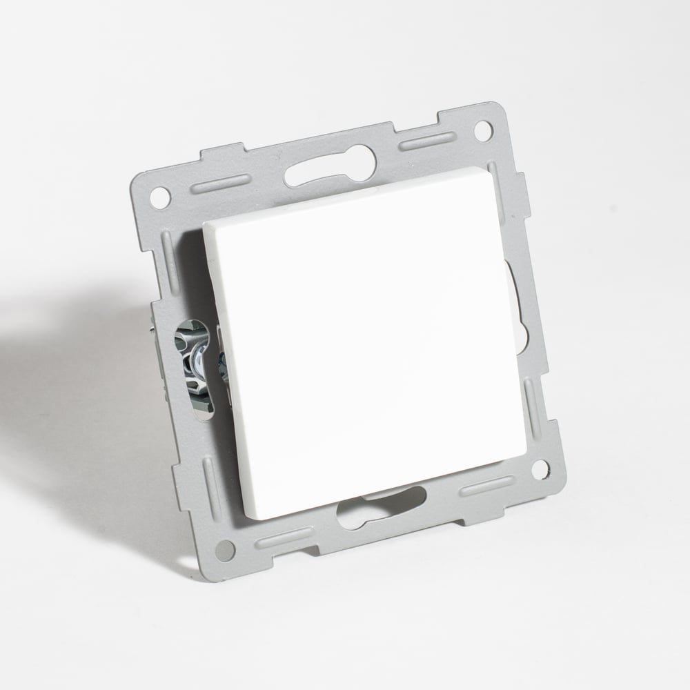 Изображение товара Одноклавишный проходной переключатель SPL 10А 220-250В белый