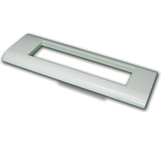 Изображение товара Пластиковая накладка на цоколь LANMASTER 45X135, белая, 6 модулей LAN-FR45X135-WH