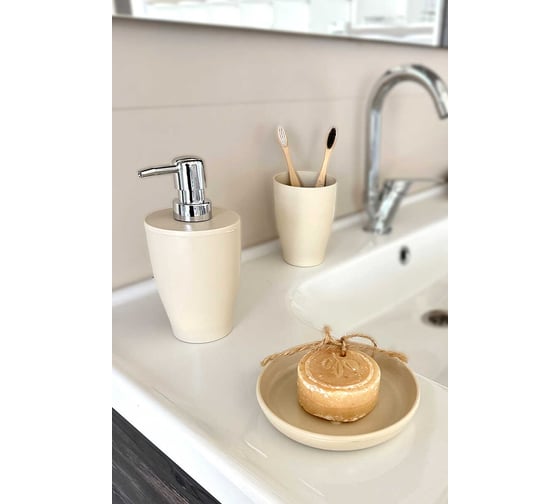 Изображение товара Набор аксессуаров для ванной PRIMANOVA PURE (Бежевый) 3 пред., пластик. Дозатор 410 мл, 8,5x8,5x18; стакан 8,5x8,5x12; мыльница 13,5x13,5x2 см. M-SAS15-09