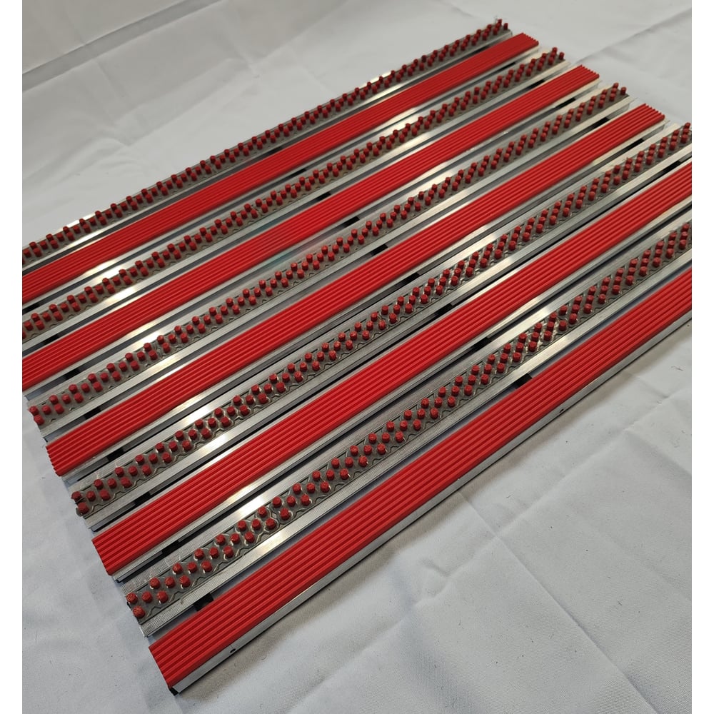 Изображение товара Грязезащитная придверная решетка ООО ПК ЦентрВход Эксперт 590x390 мм красная