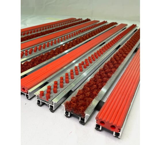 Изображение товара Грязезащитная придверная решетка ООО ПК ЦентрВход Эксперт резина-щетка-ворс, цвет красный, размер 590x390 мм 731EX060