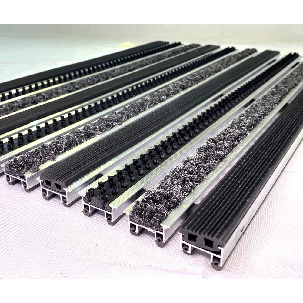 Изображение товара Грязезащитная придверная решетка 900x600 мм ООО ПК Центр Вход Эксперт резина-щетка-ворс черная