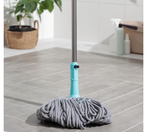 Изображение товара Швабра с отжимом Доляна черная насадка из микрофибры, окрашенный телескопический черенок, 120 см, микс 4010896