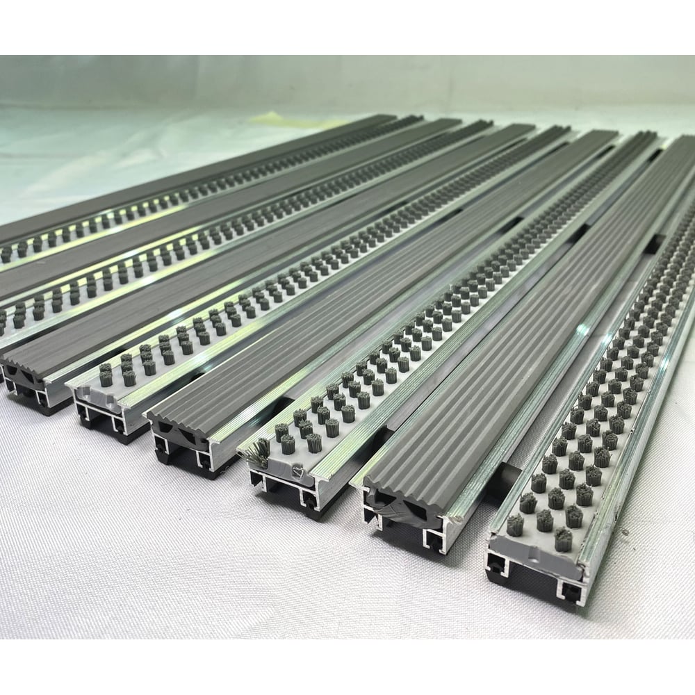 Изображение товара Грязезащитная придверная решетка Вход Эксперт серого цвета 590x390 мм