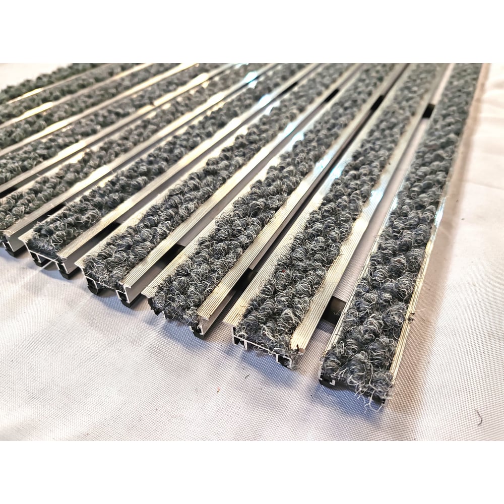 Изображение товара Грязезащитная придверная решетка ООО ПК ЦентрВход Эксперт ворс, (цвет серый), размером 590x390мм. 731EX032