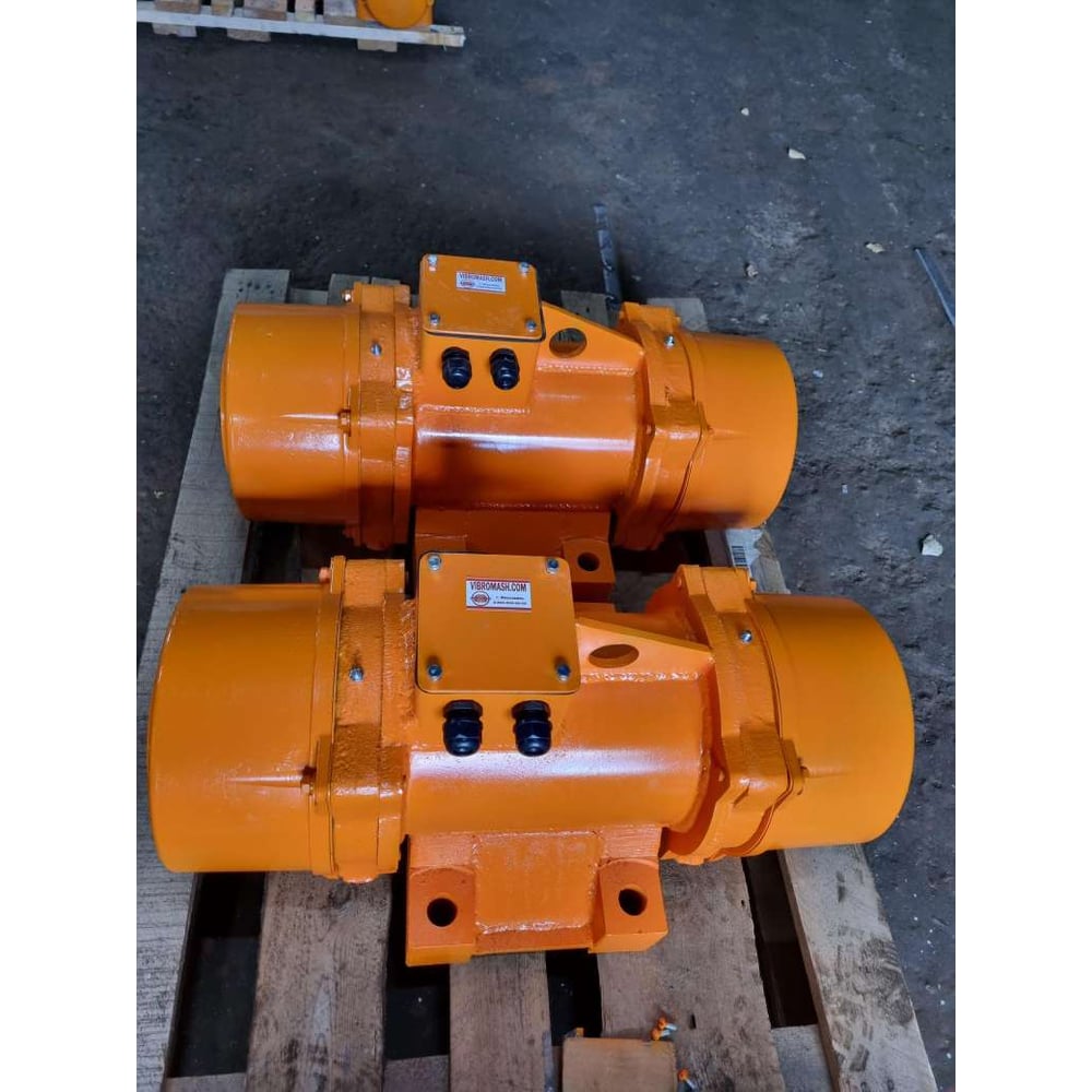 Изображение товара Вибратор высокого ресурса ВИБРОМАШ ВИ-40-50 Б электросетевой 380В профессиональный