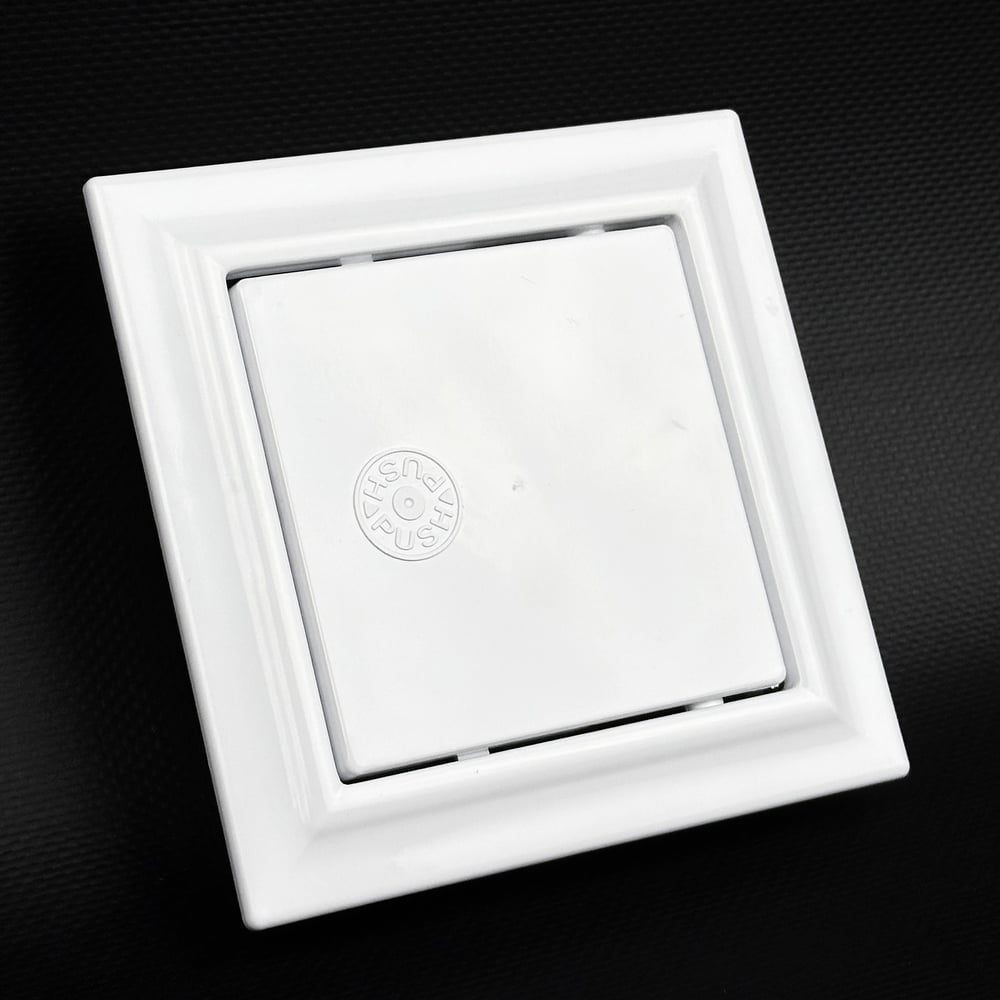 Изображение товара Люк ревизионный сантехнический KRAFTAIR 100x100 мм с замком защёлкой