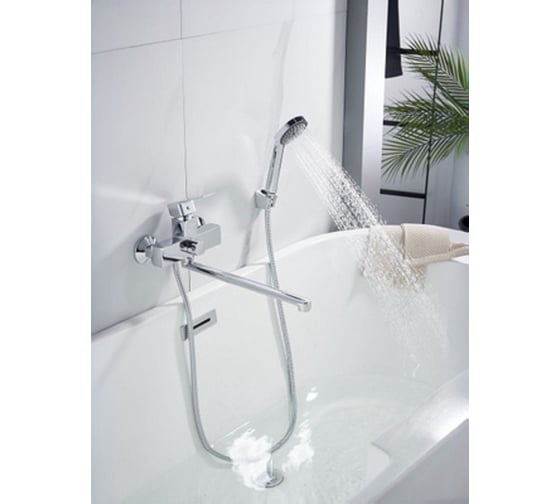 Изображение товара Смеситель для ванны хром однорычажный ALOUTE переключатель на корпусе, излив 35 см A1063