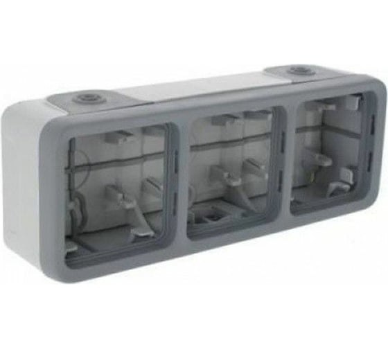 Изображение товара Трехместная монтажная коробка Legrand Программа Plexo серый 3 поста горизонтальная установка 069680