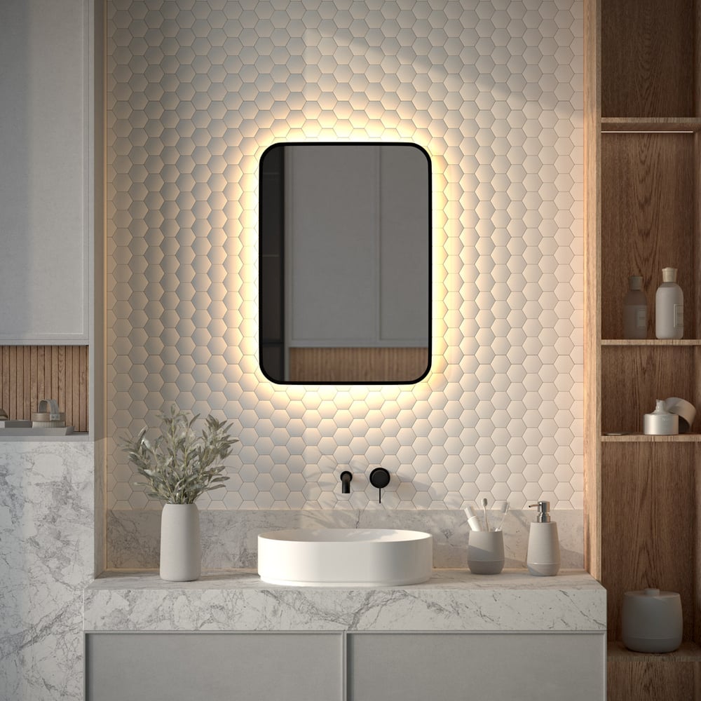 Изображение товара Зеркало с окантовкой и LED-подсветкой DEFESTO 21W 50x70 см современное надежное