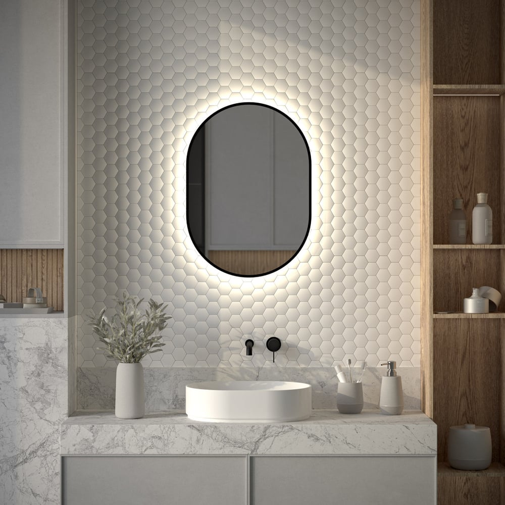 Изображение товара Зеркало с окантовкой и LED-подсветкой DEFESTO 50x70 см современное Aura серия