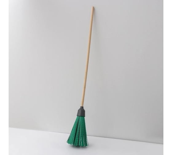 Изображение товара Полипропиленовая метла Сималенд № 10 с березовым черенком, бесфланцевая 7334714