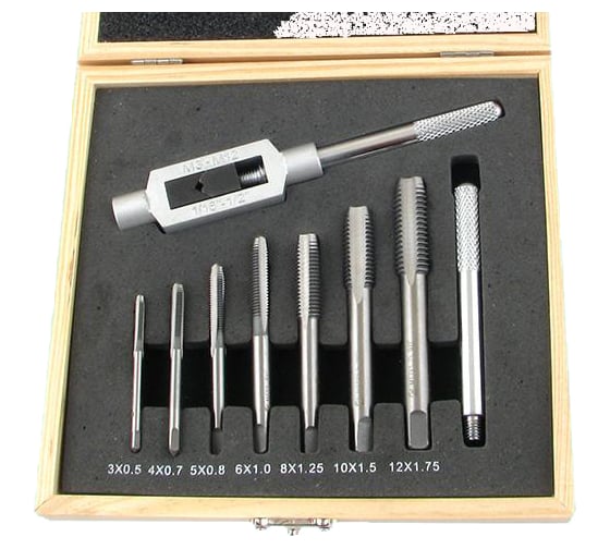 Изображение товара Комплект резьбонарезного инструмента CNIC Вороток и 7 метчиков М3-М12 9ХС в дер. коробке 8 поз. 38476