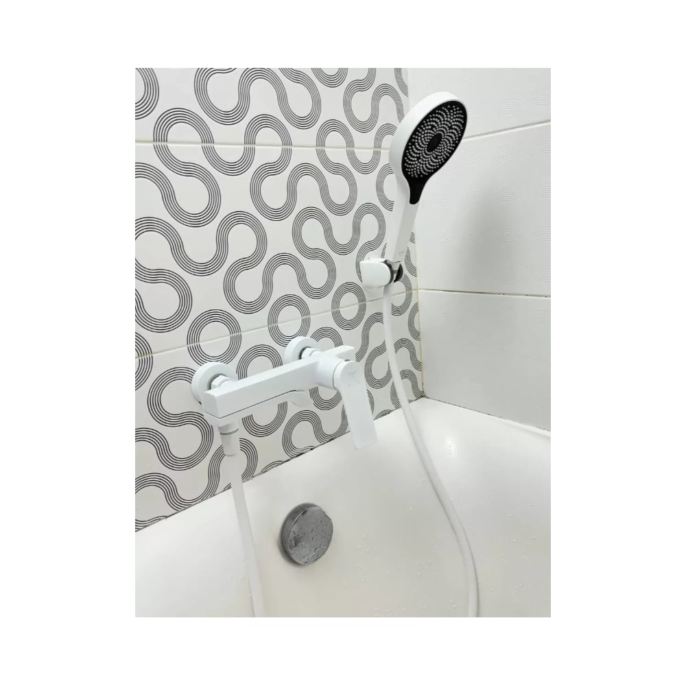 Изображение товара Смеситель для ванны однорычажный ViEiR с коротким изливом белый V343531-F