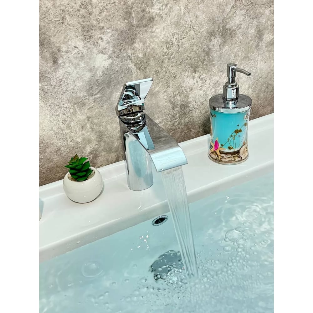 Изображение товара Современный однорычажный смеситель для раковины ViEiR хром с аэратором