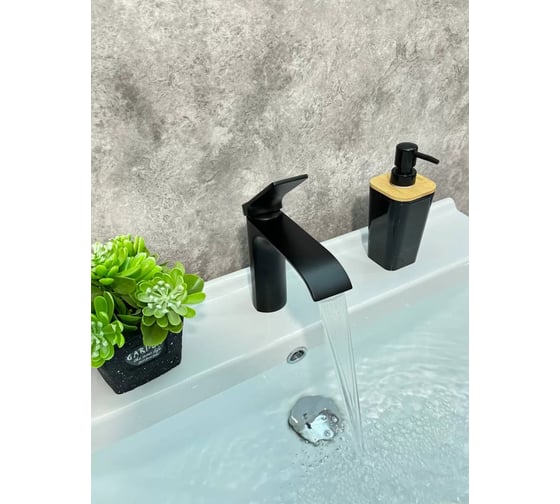 Изображение товара Смеситель для раковины однорычажный ViEiR черный, аэратор 343511-C