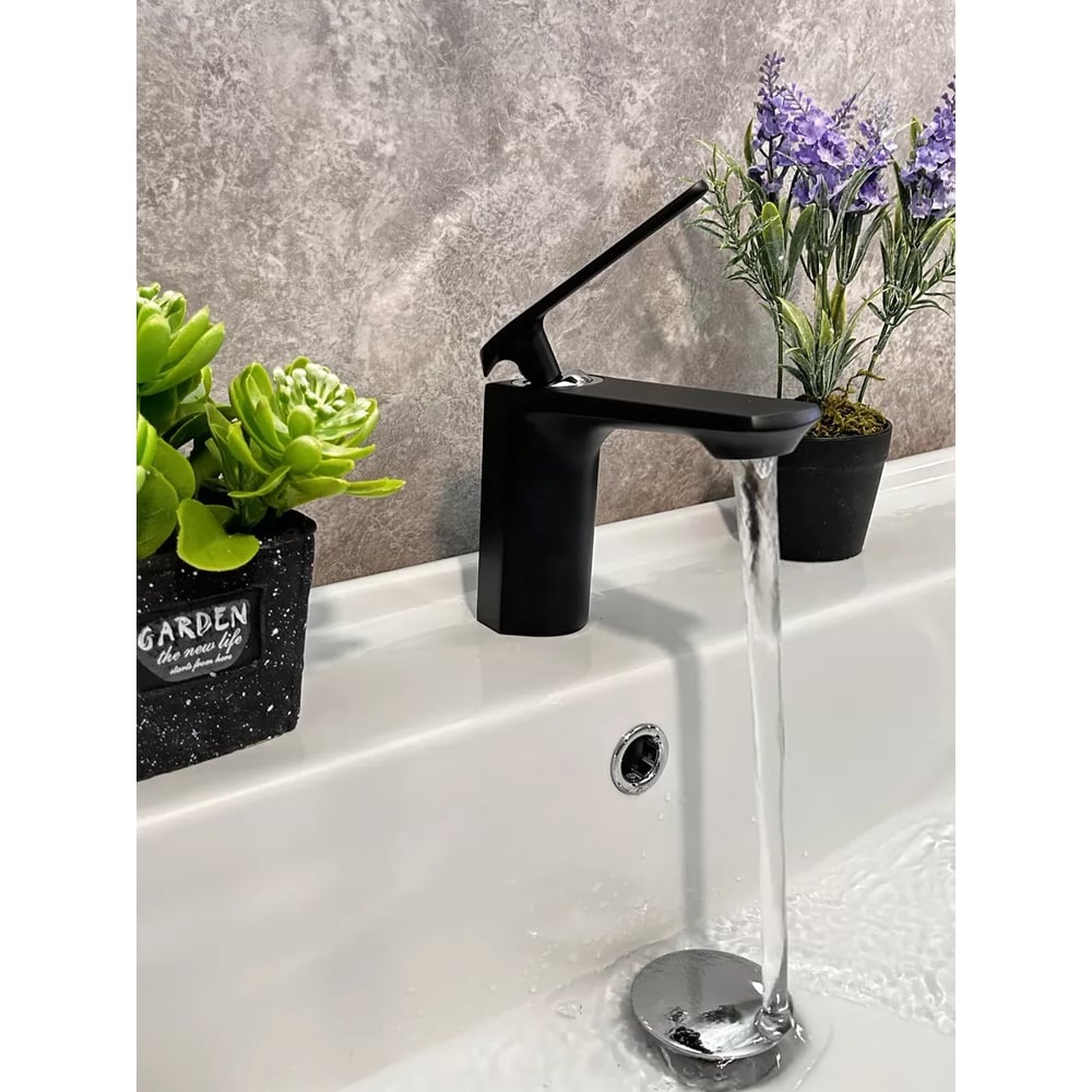 Изображение товара Однорычажный смеситель для умывальника ViEiR V332511C черный с хромом 121 мм