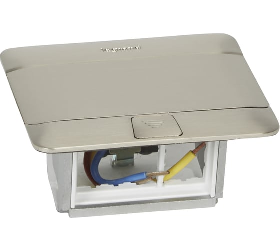Изображение товара Выдвижной розеточный блок Legrand неукомплектованный - IP40 3 модуля нержавеющая сталь 054020