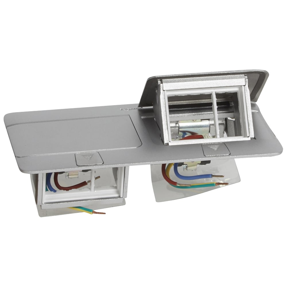 Выдвижной розеточный блок Legrand неукомплектованный - IP40 - 6 модулей - алюминий 054012