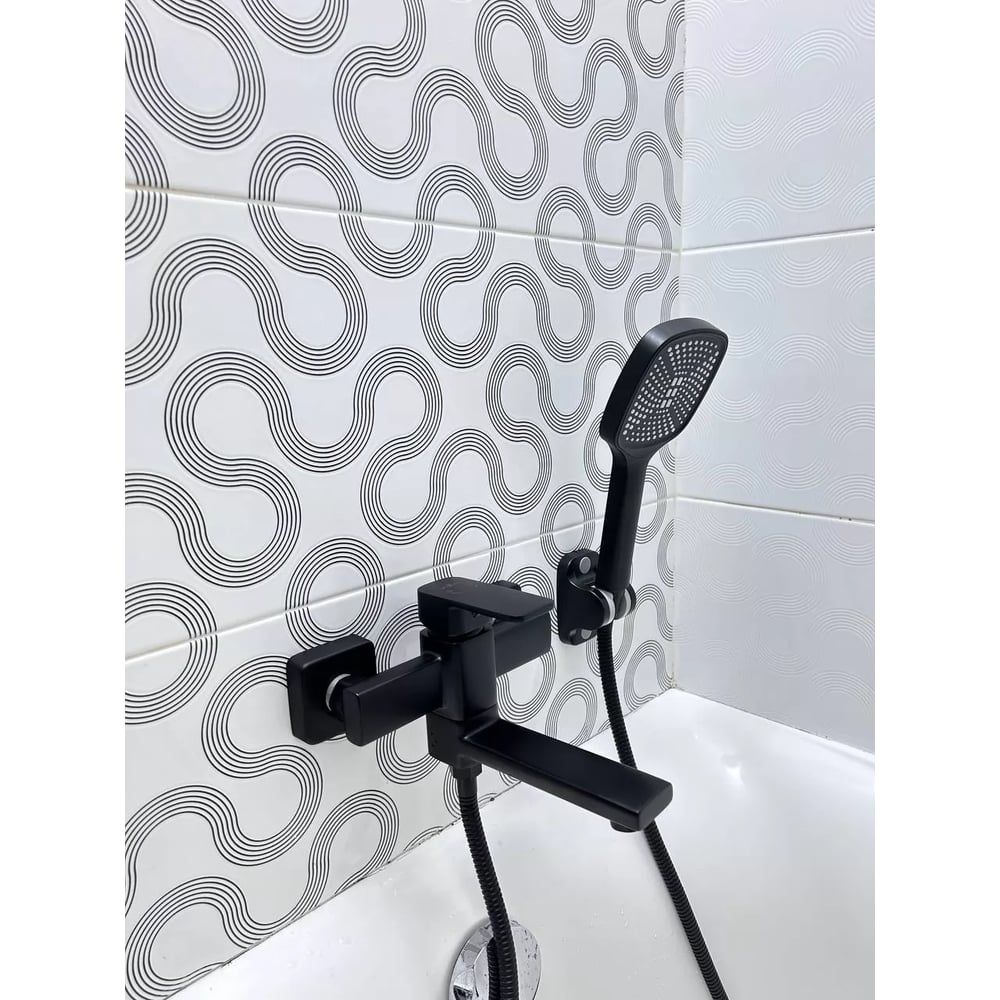 Изображение товара Однорычажный смеситель для ванны ViEiR черный с коротким поворотным изливом