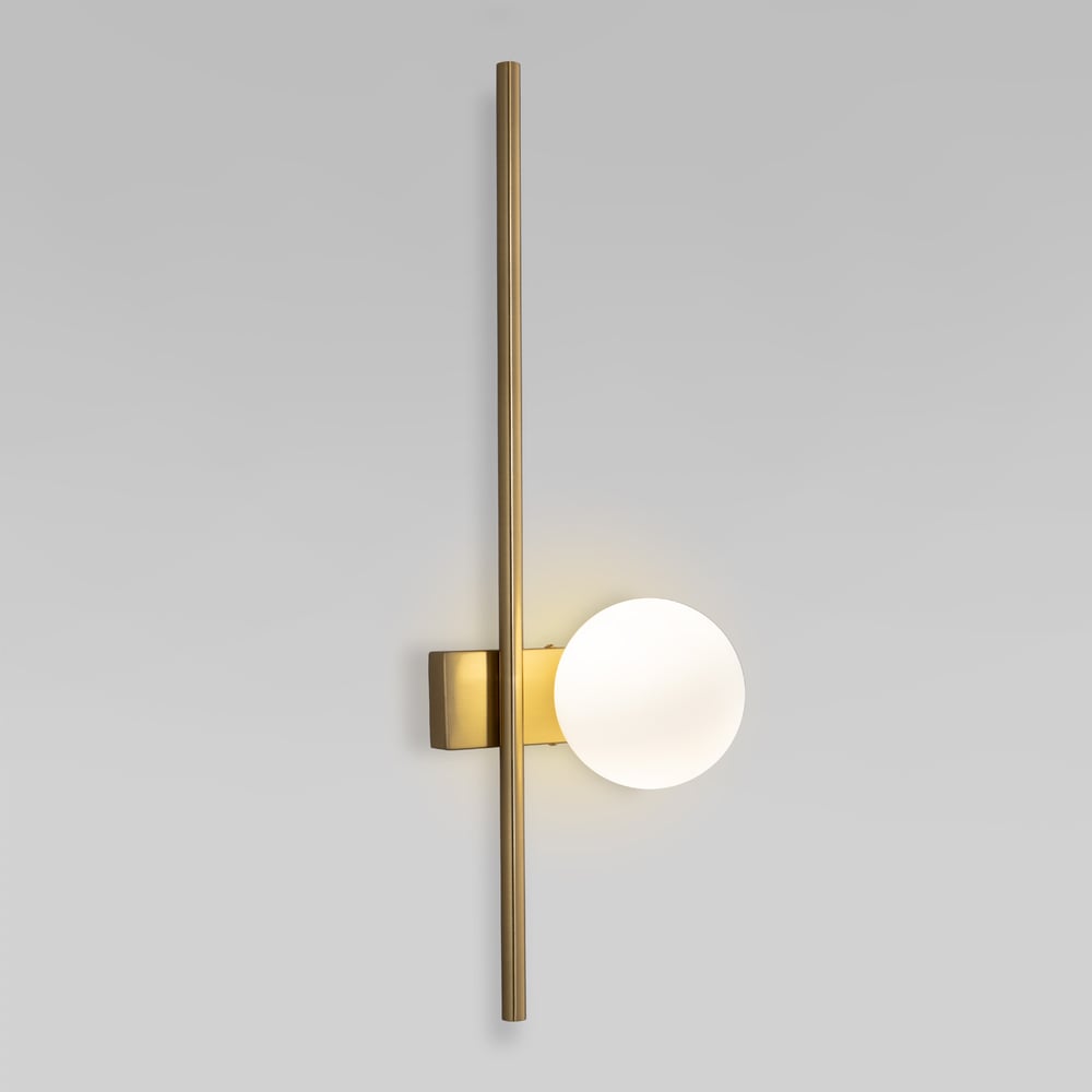 Изображение товара Настенный светильник Eurosvet Frost с матовым плафоном 503052 латунь