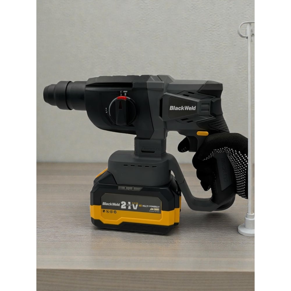 Изображение товара Перфоратор аккумуляторный бесщеточный BlackWeld 21V 4.5Ah 150248