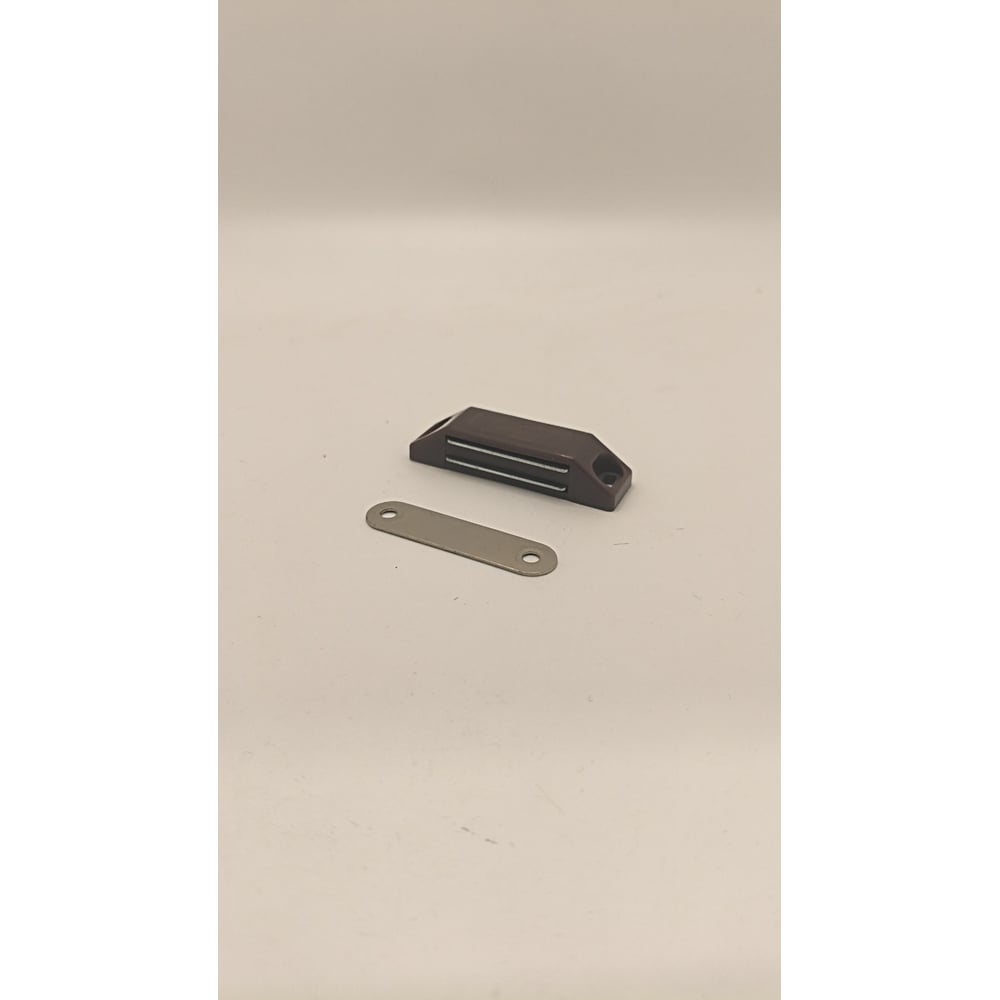 Изображение товара Мебельная защелка с магнитом Крепстор средняя коричневая 8 шт