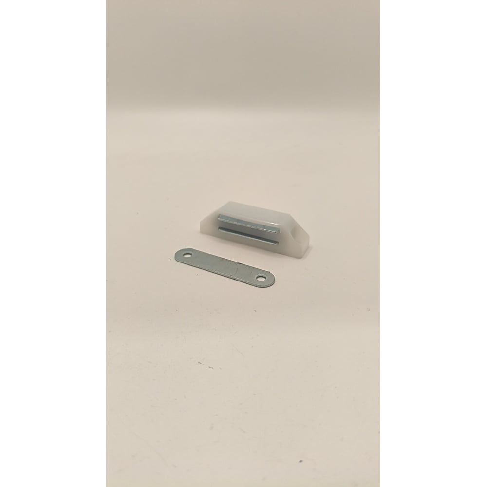 Изображение товара Мебельная защелка с магнитом Крепстор большая белая 4 шт