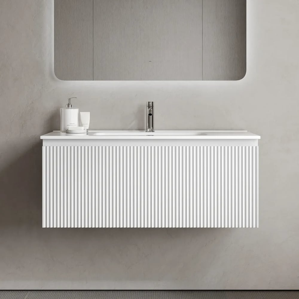 Изображение товара Подвесная тумба для ванной комнаты Sancos Snob R 1.0 белая с ящиком и доводчиками