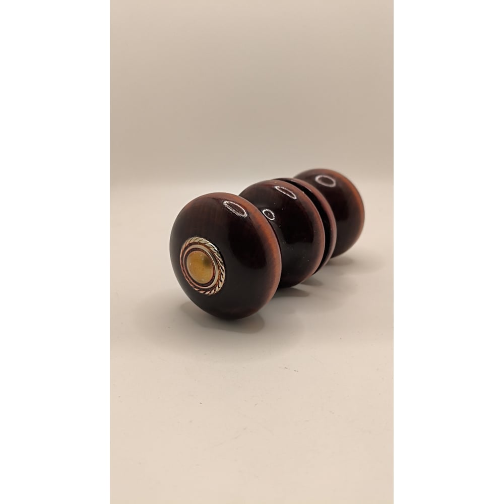 Изображение товара Ручка-кнопка Крепстор деревянная БТ1-1 золотая накладка темный лак