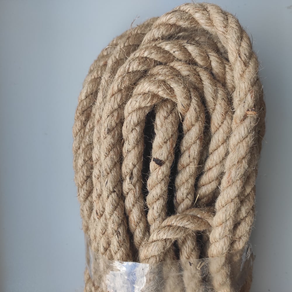 Изображение товара Джутовая веревка Шнурком 10 мм 20 м для хозяйственных и бытовых целей