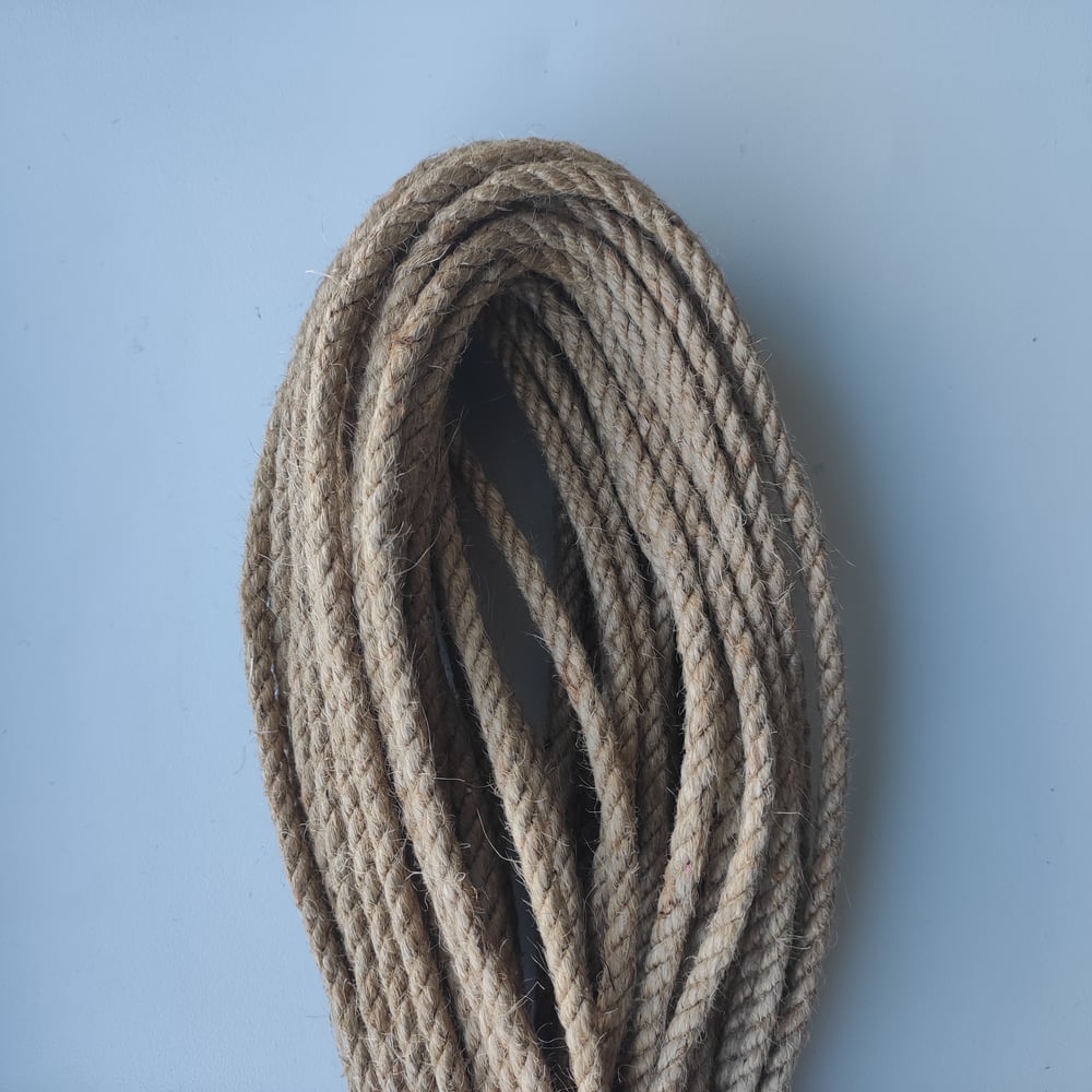 Изображение товара Джутовая веревка Шнурком 6 мм 20 м для хозяйственных работ