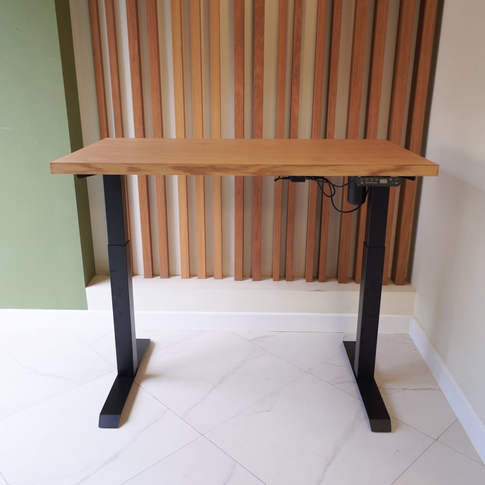 Изображение товара Стол StolStoya МОТОР UP с регулируемой высотой черный и дуб