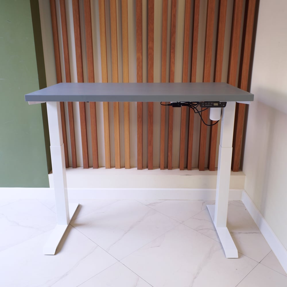 Изображение товара Стол с регулируемой высотой StolStoya МОТОР UP 140x70 см белый серый МДФ эмаль