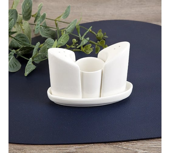 Изображение товара Набор для специй Nouvelle Маршмеллоу солонка, перечница с баночкой для зубочисток, на подставке, 13x6 см 0530206