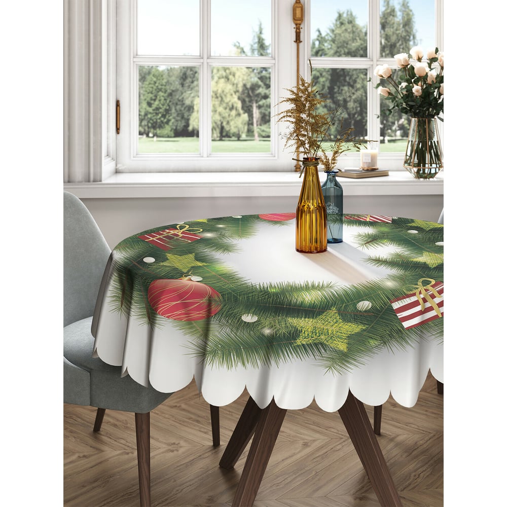 Изображение товара Круглая тканевая скатерть на стол JOYARTY с новогодним венком 150х150 см