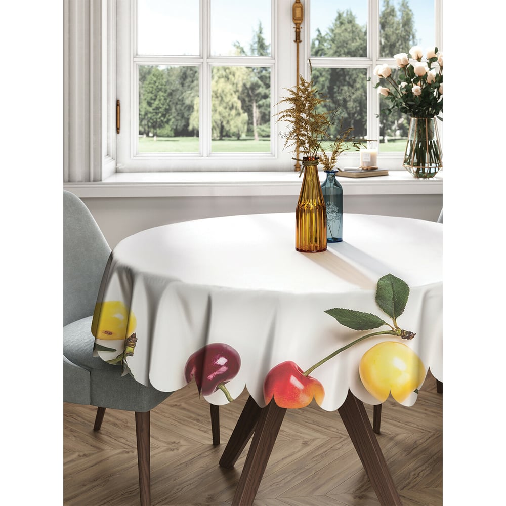 Изображение товара Круглая тканевая скатерть с рисунком ягодная рамка 150х150 см JOYARTY