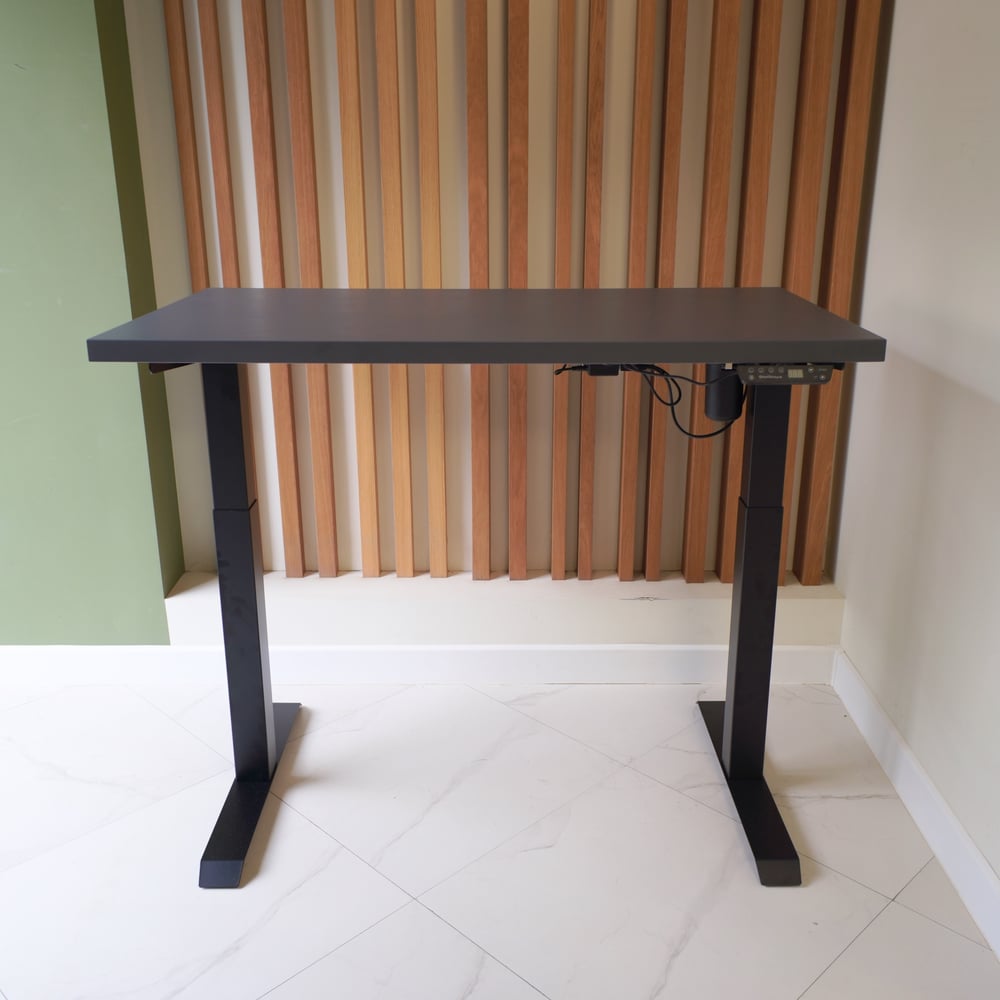 Изображение товара Стол с регулируемой высотой StolStoya МОТОР UP, МДФ, черный, сланцево-серый, 160x80 см