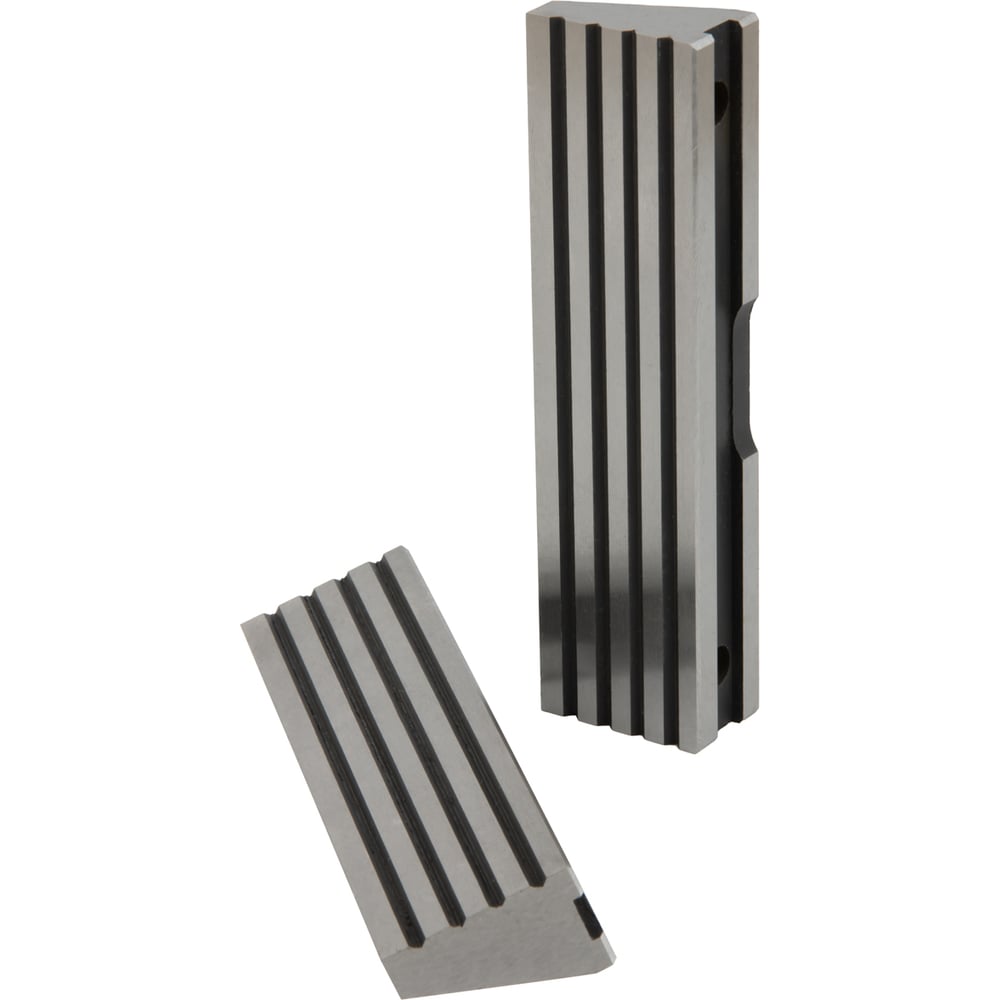 Изображение товара Комплект сменных рифлёных губок для станочных тисков STANDARD PMV125, 2 предмета DeBever Machining Solutions DB-S-JSGT125150