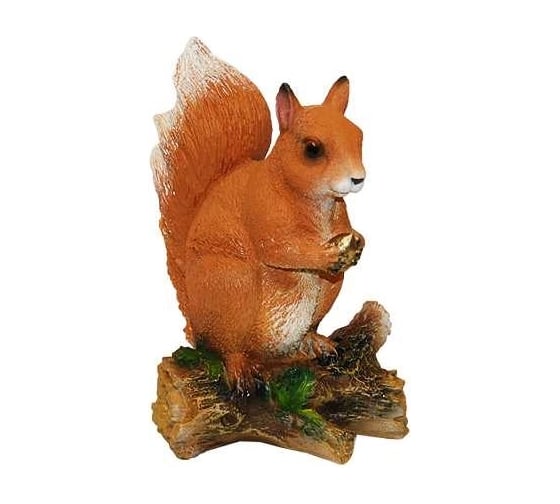 Изображение товара Садовая фигурка ФлораПласт Белочка с орешком на пеньке маленькая высота 21 см 067808
