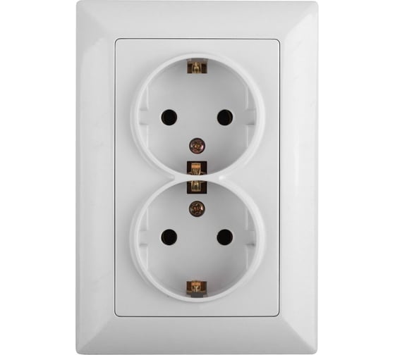 Изображение товара Розетка Intro Solo 420801 с заземлением, двойная 2x2PE Schuko со шторками, 16А 250В, IP20, СУ, белый Б0053697