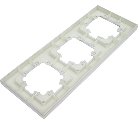 Изображение товара Трехместная горизонтальная рамка UNIVersal серия афина серебро еврослот A0045-S