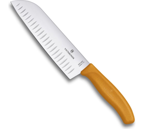 Изображение товара Оранжевый нож Santoku с рифленым лезвием 17 см в картонном блистере Victorinox 6.8526.17L9B