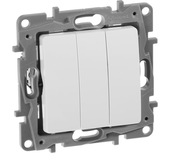 Изображение товара Выключатель Legrand трёхклавишный Legrand Etika 10А 250В винтовые зажимы белый 672213