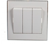Тройной выключатель LEZARD RAIN белый с бок. вст. хром 703-0225-109