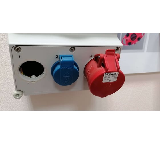 Розетка SCHUKO для АМАХХ Mennekes 16А2Р+Е 230V 999350