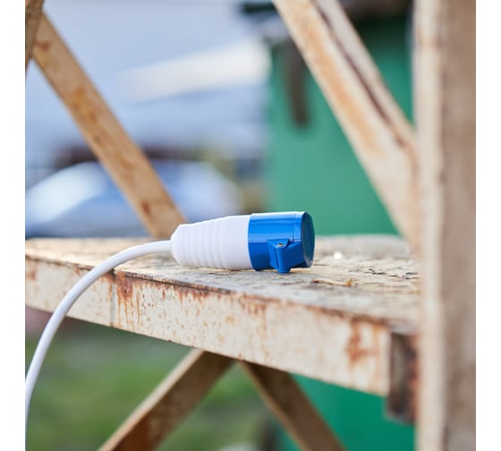Розетка REXANT 213 переносная 2Р+РЕ 16А 220В IP44 11-8918